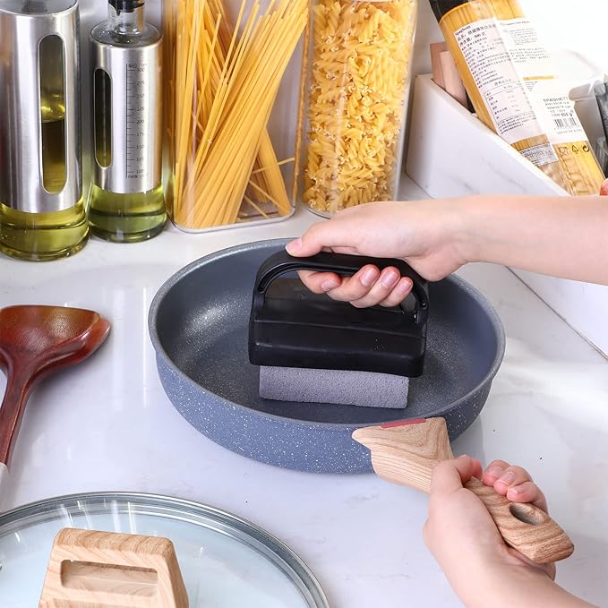 16 Pcs Pumice Stones Scrubbing Grill Griddle Cleaning Brick Block Grill Cleaning Stone Griddle Scrubber Cleaner with 2 Pcs Handle for Outdoor BBQ Oven Flat Top Cookers Remove Greases Stains