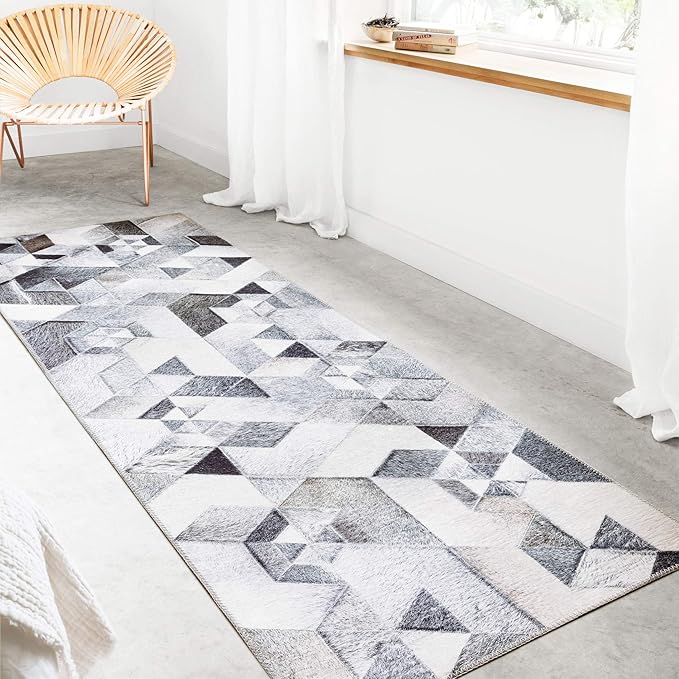Loloi Maddox Collection MAD-03 Grey/Ivory 2'-6" x 7'-6" Runner Rug