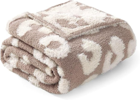 Amélie Home Knit Throw Blanket for Couch, Super Soft Fuzzy Cozy Throw, Giftable Knitted Blanket for Women Men, Birthday, Sofa Bed Living Room Decor, 50" x 60", Beige Leopard