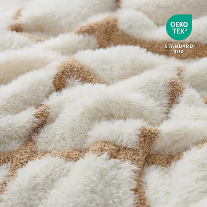 Amélie Home Checkered Knit Throw Blanket for Couch, Super Soft Fuzzy Cozy Throw, Giftable Knitted Blanket for Women Men, Birthday, Sofa Bed Living Room Decor, 50" x 60", Plaid Beige