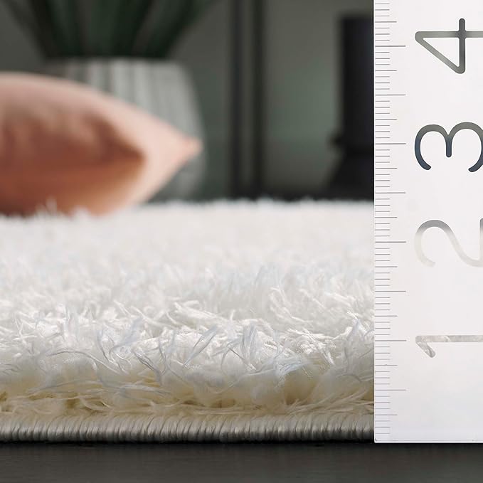 SAFAVIEH Lindsay Shag Collection Area Rug - 6'7" Square, Ivory, Solid Design, Plush 1.8-inch Thick, Ideal for High Traffic Areas in Living Room, Bedroom, Dining Room (LNS560A-7SQ)