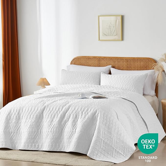 akkialla Full/Queen Size Quilt Bedding Set,White Lightweight Microfiber Soft Bedspread,Modern Style Geoetric Pattern Coverlet Set for All Seasons,3 Piece(1 Quilt,2 Pillow Shams)