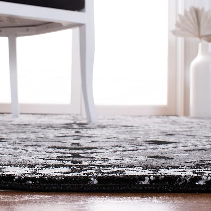 SAFAVIEH Vintage Hamadan Collection Area Rug - 9' x 12', Grey & Black, Oriental Distressed Design, Non-Shedding & Easy Care, Ideal for High Traffic Areas in Living Room, Bedroom (VTH293F)