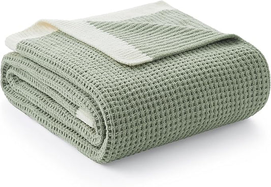 Amélie Home Chenille Throw Blanket, Soft Cozy Waffle Throw for Couch & Sofa, Warm Yet Lightweight, Breathable All-Season Throws for Women Men, Housewarming, Birthdays, 60"x80", Green