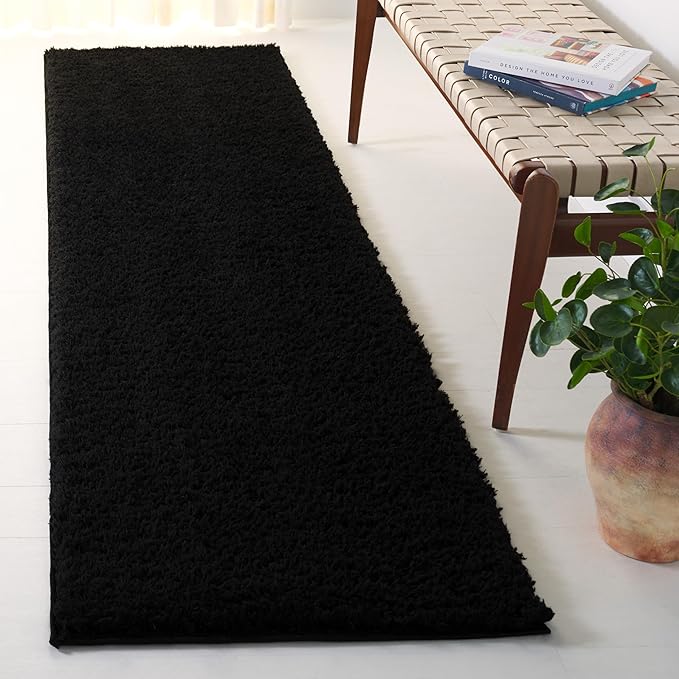 SAFAVIEH Lindsay Shag Collection Runner Rug - 8' Runner, Black, Contemporary Design, Ideal for High Traffic Areas in Hallway, Bathroom & Kitchen (LNS560Z-28)