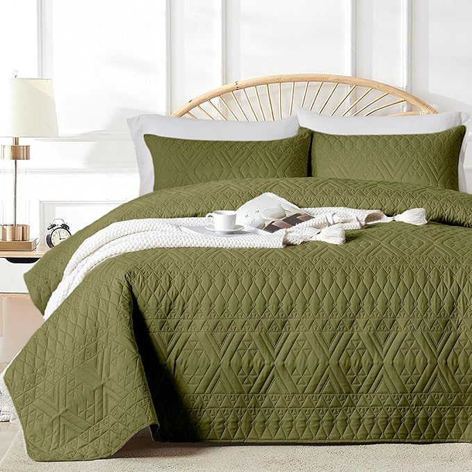 akkialla Twin Size Quilt Bedding Set,Olive Green Lightweight Microfiber Soft Bedspreads,Modern Style Geoetric Pattern Coverlet Set for All Seasons,2 Piece(1 Quilt,1Pillow Sham)
