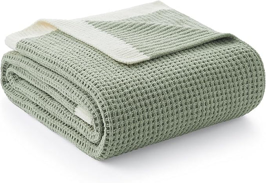 Amélie Home Chenille Throw Blanket, Soft Cozy Waffle Throw for Couch & Sofa, Warm Yet Lightweight, Breathable All-Season Throws for Women Men, Housewarming, Birthdays, 50"x60", Green