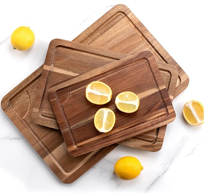 WILLKOMMEN Acacia Wood Cutting Board Set for Kitchen, 3-Piece Chopping Boards with Stand & Juice Groove & Handles, Heavy Duty Wooden Butcher Block for Meat, Vegetables (Small, Medium, Large)