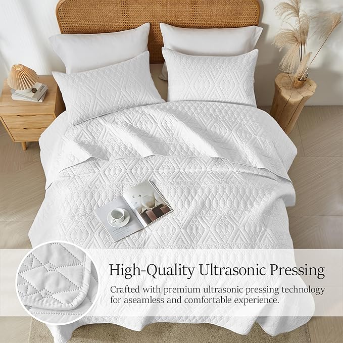 akkialla Full/Queen Size Quilt Bedding Set,White Lightweight Microfiber Soft Bedspread,Modern Style Geoetric Pattern Coverlet Set for All Seasons,3 Piece(1 Quilt,2 Pillow Shams)