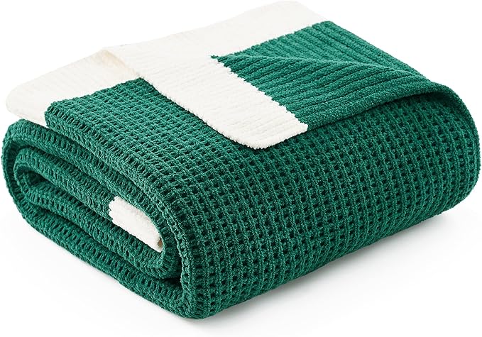 Amélie Home Chenille Throw Blanket, Soft Cozy Waffle Throw for Couch & Sofa, Warm Yet Lightweight, Breathable All-Season Throws for Women Men, Housewarming, Birthdays, 50"x60", Holly Green