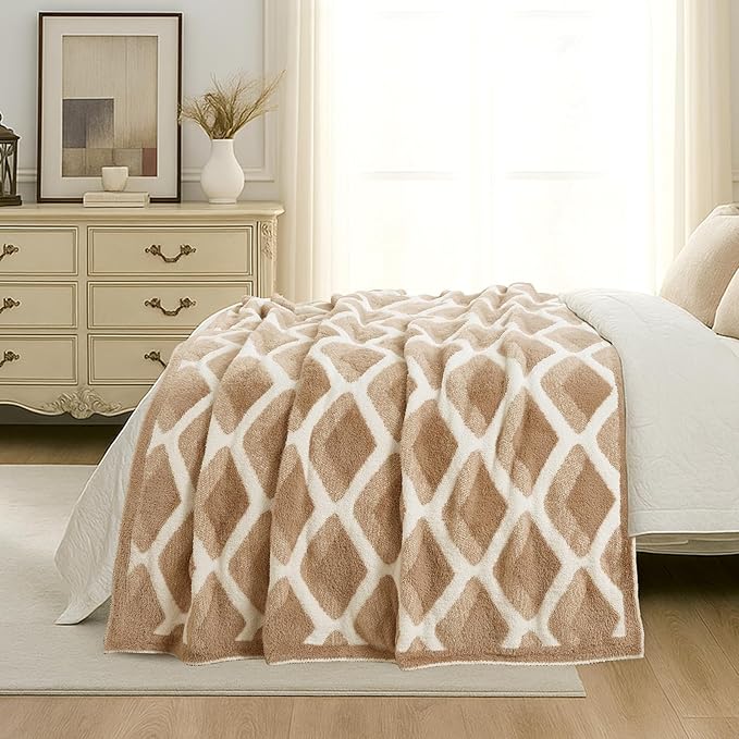 Amélie Home Knit Throw Blanket for Couch, Super Soft Fuzzy Cozy Throw, Giftable Knitted Blanket for Women Men, Birthday, Sofa Bed Living Room Decor, 50" x 60", Diamond Beige