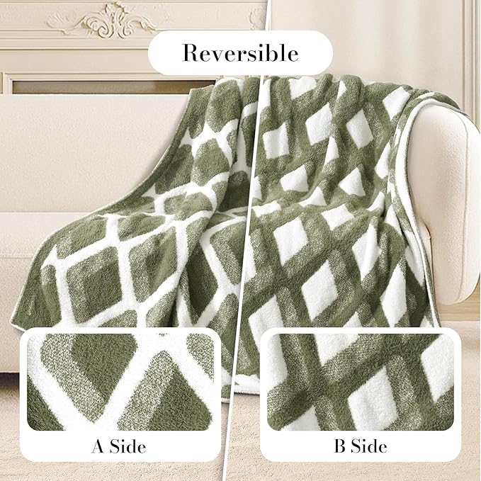 Amélie Home Knit Throw Blanket for Couch, Super Soft Fuzzy Cozy Throw, Giftable Knitted Blanket for Women Men, Birthday, Sofa Bed Living Room Decor, 50" x 60", Diamond Green