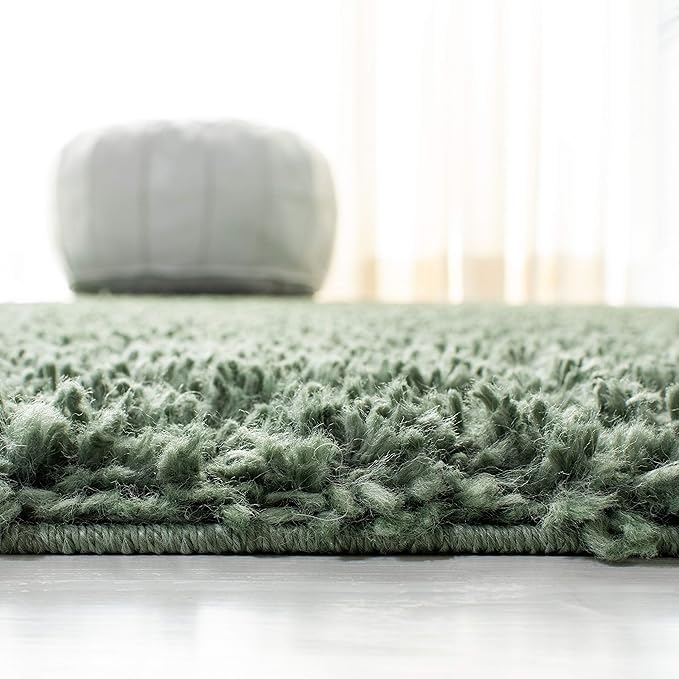 SAFAVIEH August Shag Collection Area Rug - 5'3" x 7'6", Green, Solid Design, Non-Shedding & Easy Care, 1.5-inch Thick Ideal for High Traffic Areas in Living Room, Bedroom (AUG200Y)