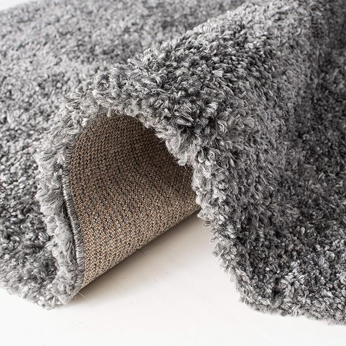 SAFAVIEH Area Rug 8x10 - Fontana Shag Collection - Large - Silver, Solid Pattern, Non-Shedding & Easy Cleaning, Ultra Plush Thick Pile, Ideal for Living Room, Bedroom, Dining Space (FNT800G)