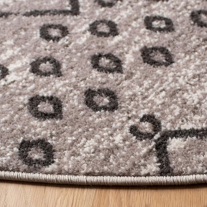 SAFAVIEH Amsterdam Collection 5'1" Round Light Grey / Brown AMS108F Moroccan Boho Non-Shedding Dining Room Entryway Foyer Living Room Bedroom Area Rug