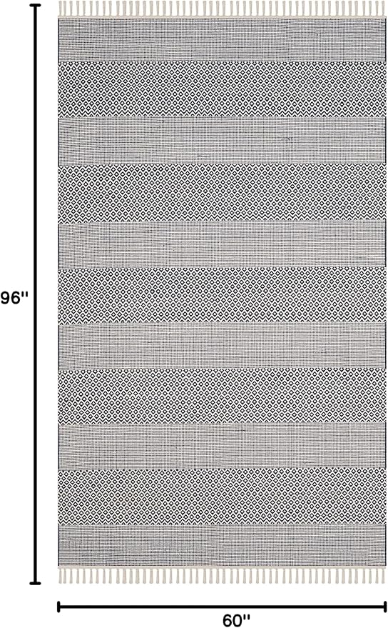 SAFAVIEH Montauk Collection Area Rug - 5' x 8', Ivory & Navy, Handmade Flat Weave Boho Farmhouse Cotton Tassel Fringe, Ideal for High Traffic Areas in Living Room, Bedroom (MTK330B)