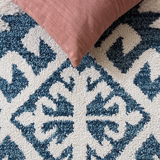 SAFAVIEH Area Rug 8x10 - Moroccan Tassel Shag Collection - Large - Blue & Ivory, Boho Design, Non-Shedding & Easy Cleaning, Plush Pile, Ideal for Living Room, Bedroom, Dining Space (MTS652M)