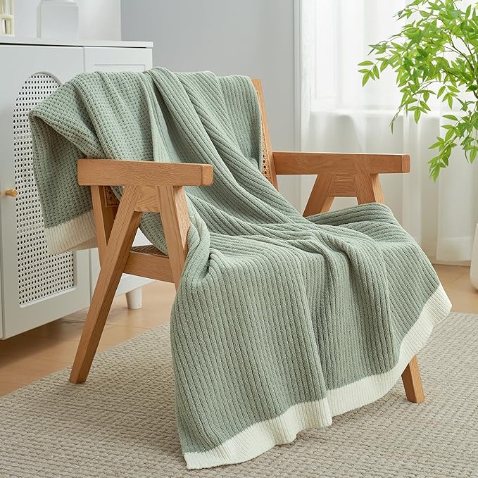 Amélie Home Chenille Throw Blanket, Soft Cozy Waffle Throw for Couch & Sofa, Warm Yet Lightweight, Breathable All-Season Throws for Women Men, Housewarming, Birthdays, 60"x80", Green