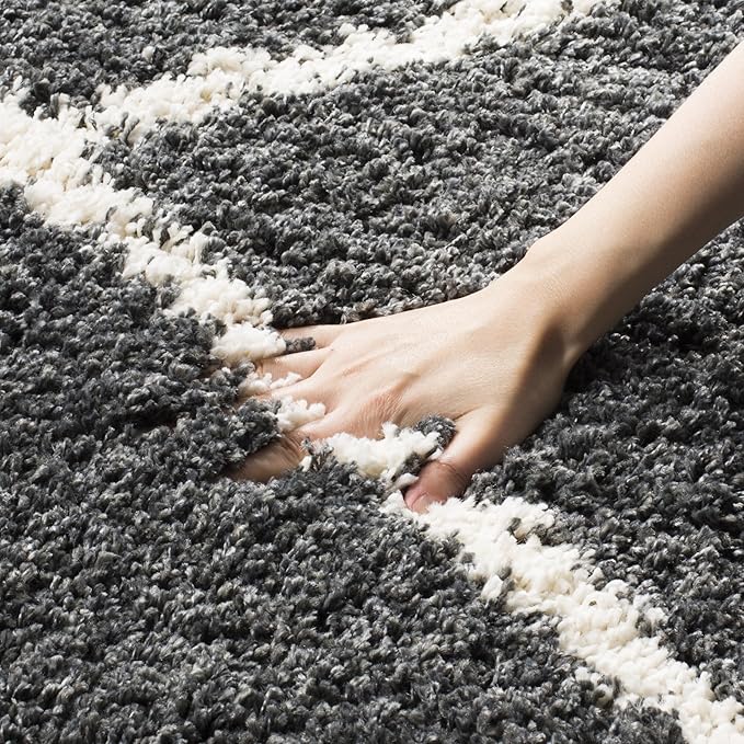 SAFAVIEH Hudson Shag Collection Area Rug - 7' Square, Dark Grey & Ivory, Modern Trellis Design, Non-Shedding & Easy Care, 2-inch Thick Ideal for High Traffic Areas in Living Room, Bedroom (SGH281G)