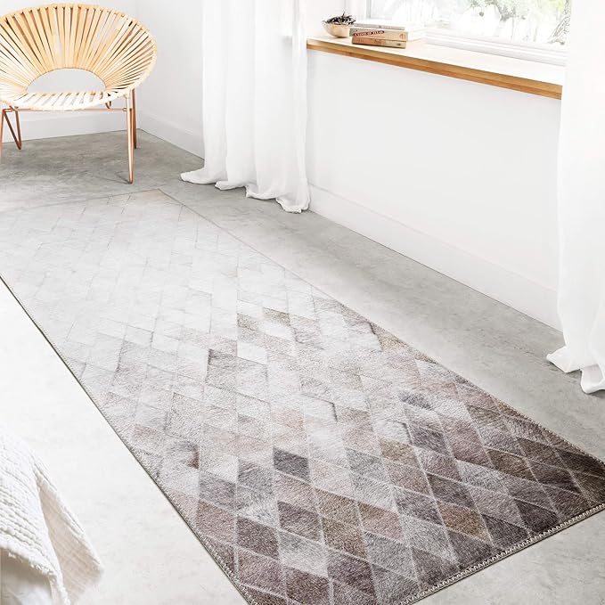 Loloi Maddox Collection MAD-04 Sand/Taupe 2'-6" x 7'-6" Runner Rug