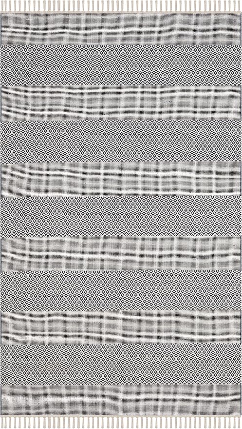 SAFAVIEH Montauk Collection Area Rug - 5' x 8', Ivory & Navy, Handmade Flat Weave Boho Farmhouse Cotton Tassel Fringe, Ideal for High Traffic Areas in Living Room, Bedroom (MTK330B)