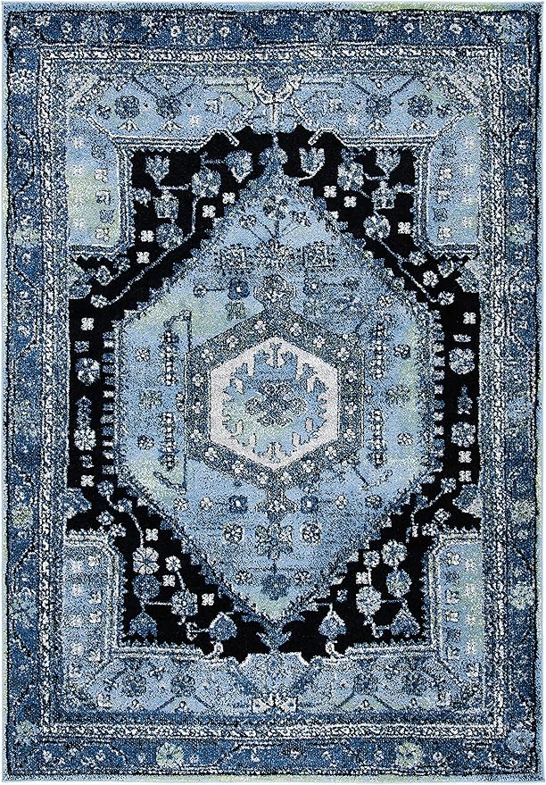 SAFAVIEH Vintage Hamadan Collection Accent Rug - 4' x 6', Light Blue & Black, Oriental Design, Non-Shedding & Easy Care, Ideal for High Traffic Areas in Entryway, Living Room, Bedroom (VTH204J)