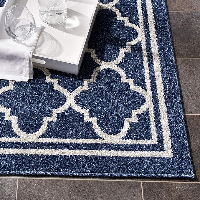 SAFAVIEH Amherst Collection 3' Round Navy/Beige AMT422P Moroccan Trellis Non-Shedding Living Room Bedroom Area Rug