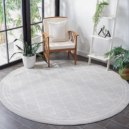 SAFAVIEH Amherst Collection Area Rug - 8' Round, Light Grey & Beige, Moroccan Trellis Design, Non-Shedding & Easy Care, Ideal for High Traffic Areas in Living Room, Bedroom (AMT422B)
