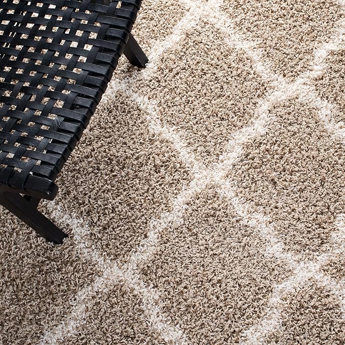 SAFAVIEH Dallas Shag Collection Accent Rug - 3' x 5', Beige & Ivory, Trellis Design, Non-Shedding & Easy Care, 1.5-inch Thick Ideal for High Traffic Areas in Entryway, Living Room, Bedroom (SGD257D)