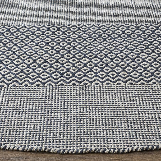 SAFAVIEH Montauk Collection Area Rug - 6' x 9', Ivory & Navy, Handmade Flat Weave Boho Farmhouse Cotton Tassel Fringe, Ideal for High Traffic Areas in Living Room, Bedroom (MTK330B)