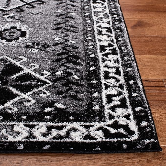 SAFAVIEH Vintage Hamadan Collection Accent Rug - 4' x 6', Grey & Black, Oriental Distressed Design, Non-Shedding & Easy Care, Ideal for High Traffic Areas in Entryway, Living Room, Bedroom (VTH293F)