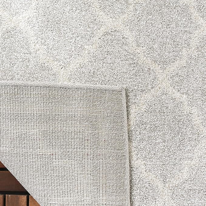 SAFAVIEH Amherst Collection Accent Rug - 3' x 5', Light Grey & Beige, Moroccan Trellis Design, Non-Shedding & Easy Care, Ideal for High Traffic Areas in Entryway, Living Room, Bedroom (AMT422B)