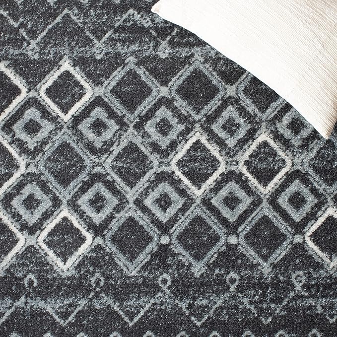 SAFAVIEH Amsterdam Collection Area Rug - 5'1" x 7'6", Dark Grey & Light Grey, Moroccan Boho Design, Non-Shedding & Easy Care, Ideal for High Traffic Areas in Living Room, Bedroom (AMS108J)