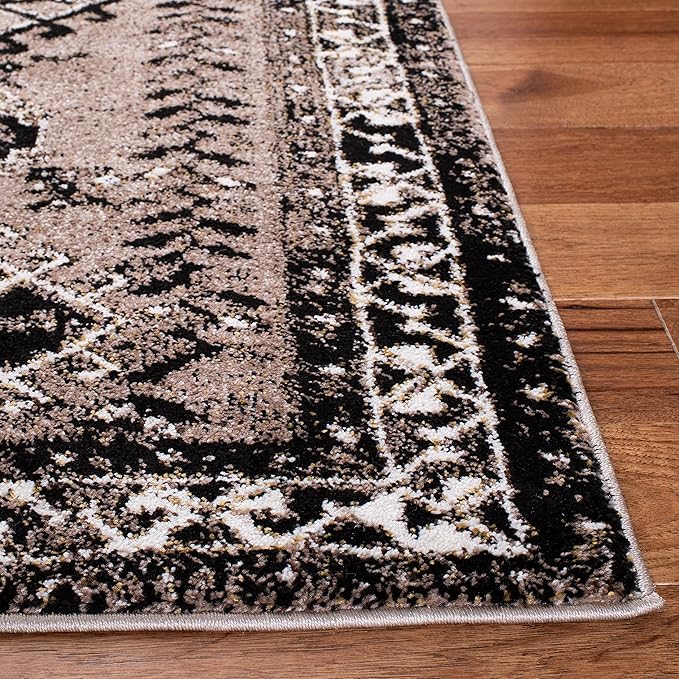 SAFAVIEH Vintage Hamadan Collection Accent Rug - 4' x 6', Brown & Black, Oriental Distressed Design, Non-Shedding & Easy Care, Ideal for High Traffic Areas in Entryway, Living Room, Bedroom (VTH293T)