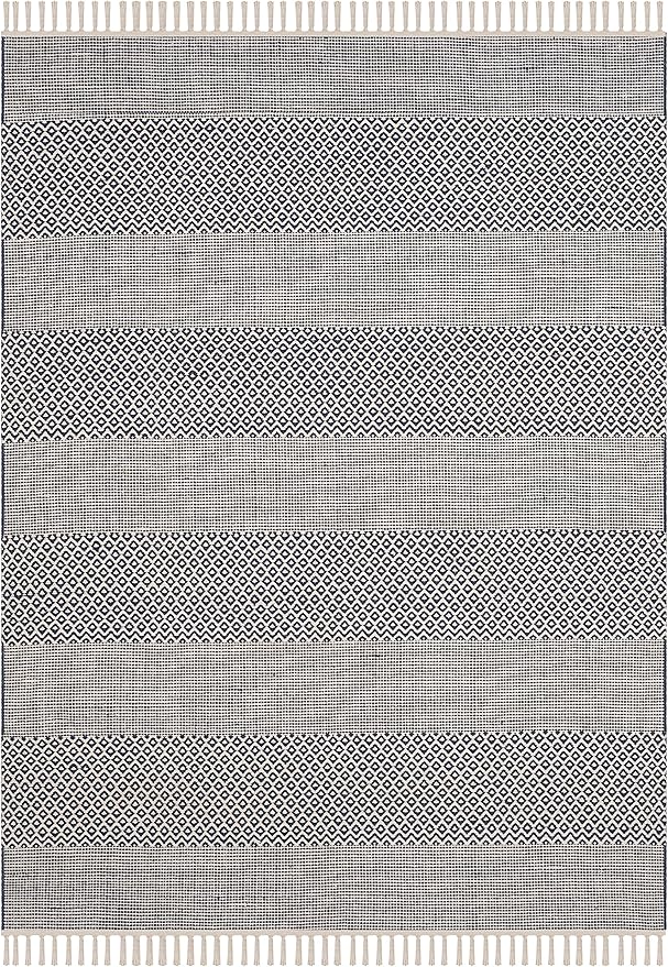 SAFAVIEH Montauk Collection Accent Rug - 4' x 6', Ivory & Navy, Handmade Flat Weave Boho Farmhouse Cotton Tassel Fringe, Ideal for High Traffic Areas in Entryway, Living Room, Bedroom (MTK330B)